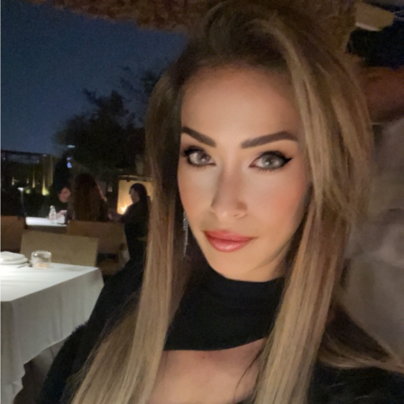 Meet your Posher, Abi - Picture 1 of 2